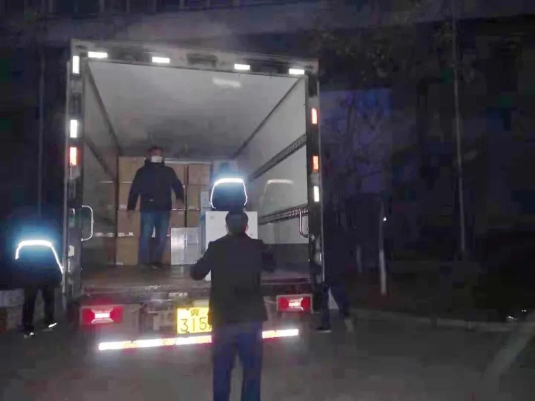 這樣深夜連續(xù)作業(yè)，已堅(jiān)持了多日